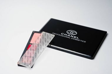 Hai, Ukrayna - 10 Ağustos 2017: kapalı eyeshad yakın çekim fotoğraf