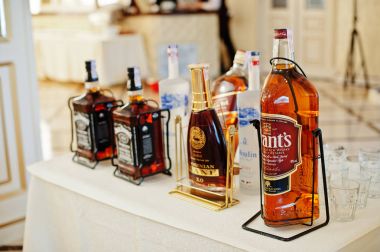 Hai, Ukrayna - 10 Ağustos 2017: yakın çekim fotoğraf Jac şişe