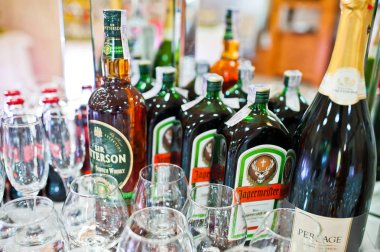 Hai, Ukrayna - 10 Ağustos 2017: Jagermeister bitkisel l şişe