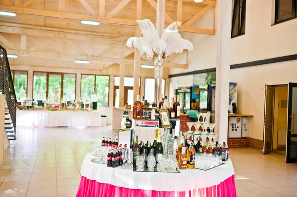 Hai, Ukrayna - 10 Ağustos 2017: Alkollü içecekler çok çeşitli bir