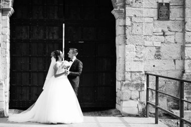 Yanında sarılma ve holding çok güzel düğün çifti eller 