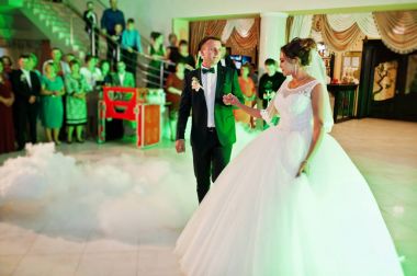 Büyük h ilk dansları dans güzel düğün çifti