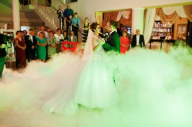 Büyük h ilk dansları dans güzel düğün çifti