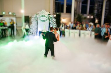 Büyük h ilk dansları dans güzel düğün çifti