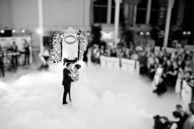 Büyük h ilk dansları dans güzel düğün çifti