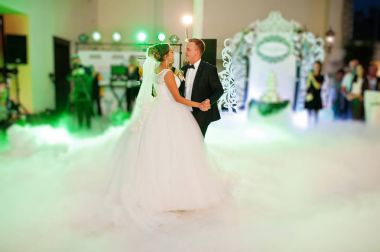 Büyük h ilk dansları dans güzel düğün çifti