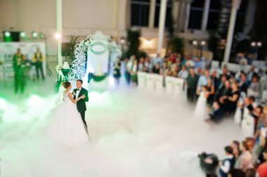 Büyük h ilk dansları dans güzel düğün çifti