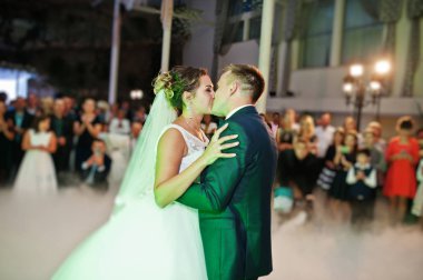 Büyük h ilk dansları dans güzel düğün çifti