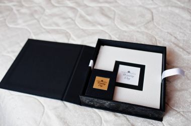 Şık beyaz ve siyah inci photobooks veya fotoğraf albümleri düğün