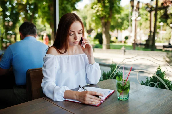 Evet muhteşem genç iş kadını portresi 