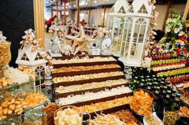 Çok lezzetli ve renkli yemek düğün ziyafet üzerinde çeşitli.