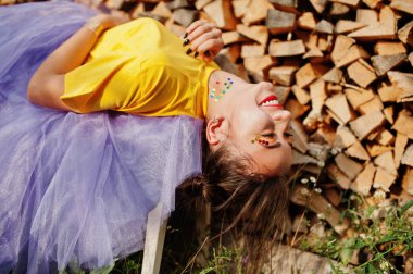 Peri masalı Prenses, w gibi parlak kalıcı makyaj ile genç kız