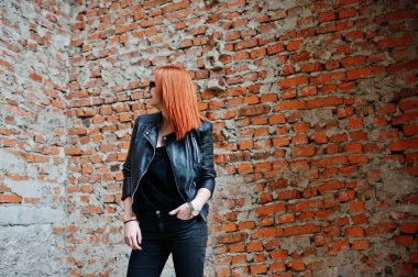 Güneş gözlüğü aşınmaya karşı aba siyah kırmızı saçlı şık kız