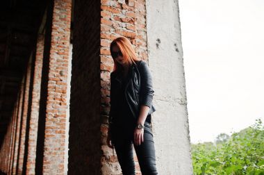 Güneş gözlüğü aşınmaya karşı aba siyah kırmızı saçlı şık kız