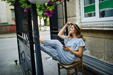 Dikey çizgili genel c defada muhteşem bir model