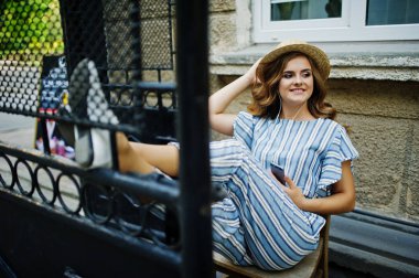 Dikey çizgili genel c defada muhteşem bir model