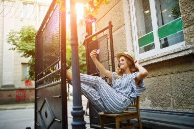 Dikey çizgili genel c defada muhteşem bir model