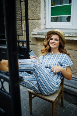 Dikey çizgili genel c defada muhteşem bir model