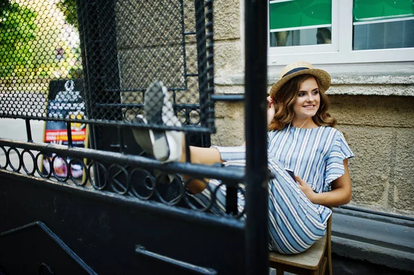 Dikey çizgili genel c defada muhteşem bir model