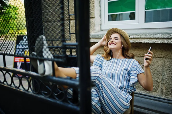 Dikey çizgili genel c defada muhteşem bir model