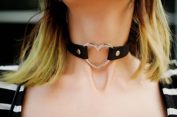 Choker with heart on neck of girl. — Stock Photo, Image