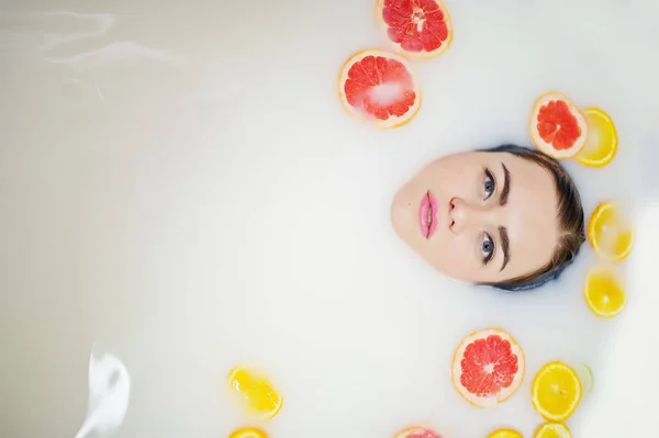 Sexy brunette girl at the bathroom with milk and fruits. Youth b — Stock Photo, Image