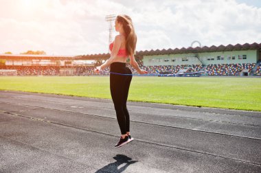 Açık bir Futbol Stadyumu, spor Fitness sportif kız 