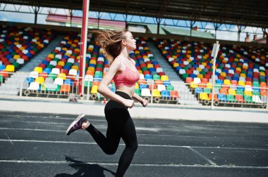 Fitness spor stadyum açık spor, sportif kız. Hap'ı
