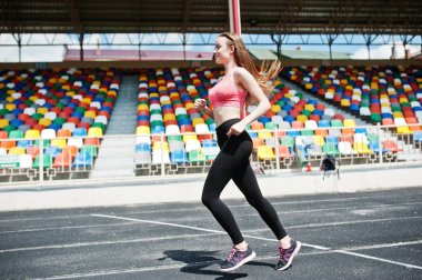 Fitness spor stadyum açık spor, sportif kız. Hap'ı
