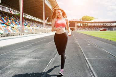 Fitness spor stadyum açık spor, sportif kız. Hap'ı