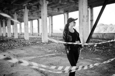 Seksi kadın FBI ajanı, abadoned yer.