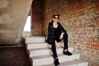 Seksi kadın FBI ajanı, abadoned yer.