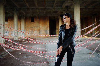 Seksi kadın FBI ajanı, abadoned yer.