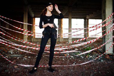 Seksi kadın FBI ajanı, abadoned yer.