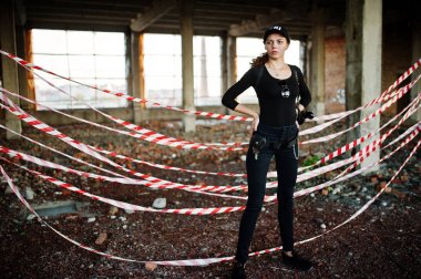 Seksi kadın FBI ajanı, abadoned yer.