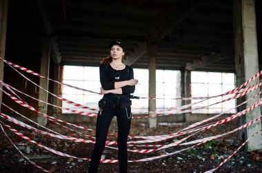 Seksi kadın FBI ajanı, abadoned yer.