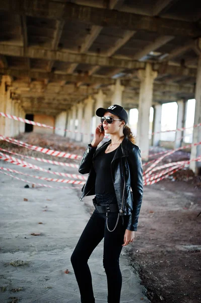 Seksi kadın FBI ajanı, abadoned yer.