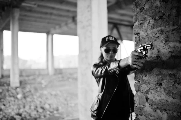 Seksi kadın FBI ajanı, abadoned yer.