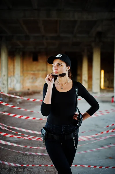 Seksi kadın FBI ajanı, abadoned yer.