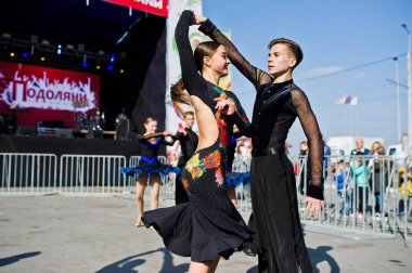 Ternopil, Ukrayna - 1 Ekim 2017: balo salonu dans çocuklara Po