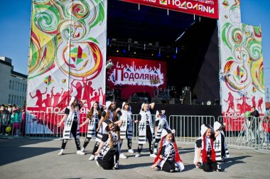 Ternopil, Ukrayna - 1 Ekim 2017: Modern dans çocuklar Podoly