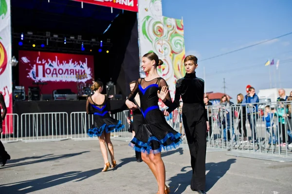 Ternopil, Ukrayna - 1 Ekim 2017: balo salonu dans çocuklara Po