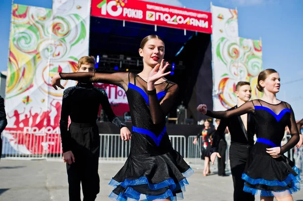 Ternopil, Ukrayna - 1 Ekim 2017: balo salonu dans çocuklara Po