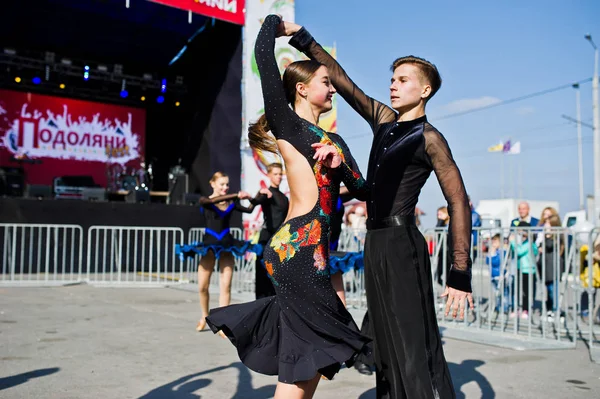 Ternopil, Ukrayna - 1 Ekim 2017: balo salonu dans çocuklara Po