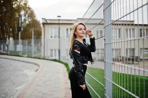 Elegant blonde girl wear on black posing at streets of town agai — Stock Photo, Image