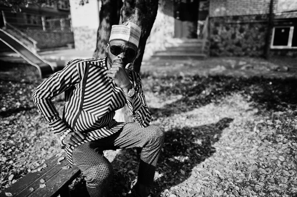 帽子と sungla でスタイリッシュな黒いアフリカ系アメリカ人の肖像画 — ストック写真