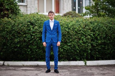 Moda ve şık lise mezunu el içinde portresi