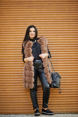 Koyu saçlı güzel şehvetli kadın moda açık fotoğrafı ben