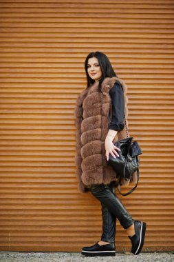 Koyu saçlı güzel şehvetli kadın moda açık fotoğrafı ben