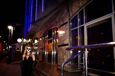 Cadılar Bayramı kafatası makyaj kız giyim siyah gece CI sokak